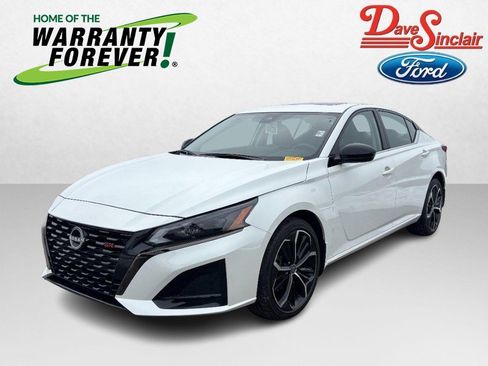 Used 2023 Nissan Altima 2.5 SR w/ SR Premium Package image 1