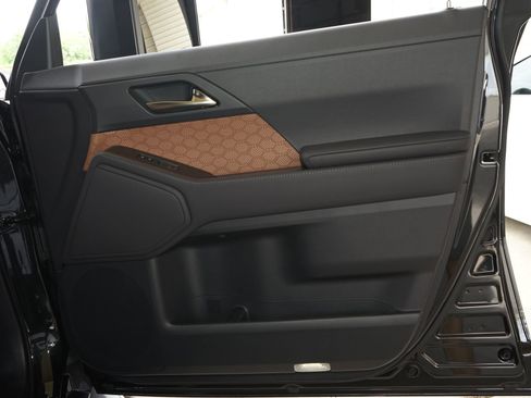 Used 2026 Lexus GX 550 w/ Accessory Package (ZB) image 19