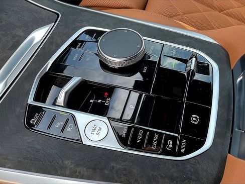 Used 2026 BMW X5 xDrive50e w/ Climate Comfort Package image 15