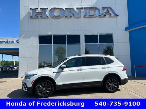 Used 2022 Volkswagen Tiguan SE FWD image 1