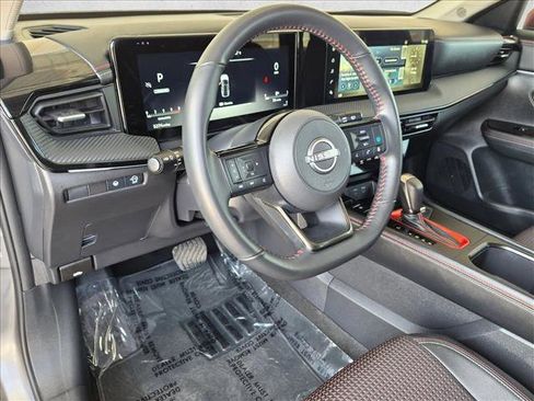 Used 2025 Nissan Kicks SR FWD image 10