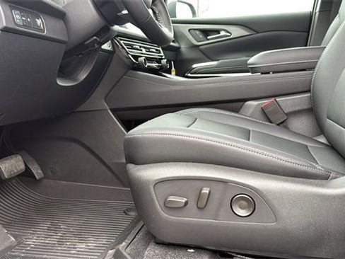 New 2026 Chevrolet Traverse LT w/ Sun and Wheel Package image 12