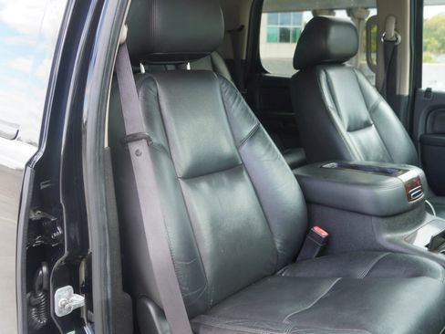 Used 2011 GMC Yukon Denali image 29