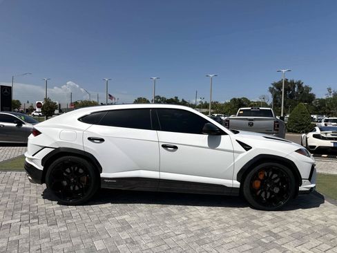 Used 2023 Lamborghini Urus Performante AWD/4WD image 6