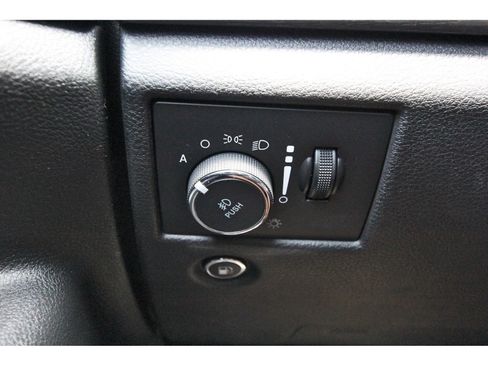 Used 2018 Jeep Grand Cherokee Altitude AWD/4WD image 21