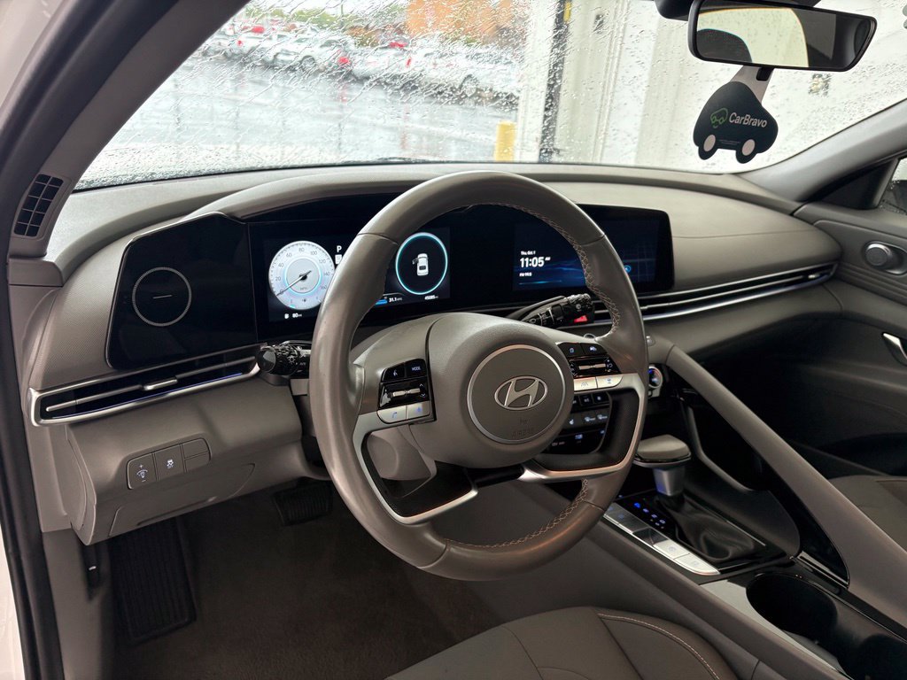 Used 2025 Hyundai Elantra SEL FWD image 2