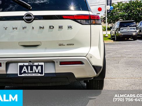 Used 2023 Nissan Pathfinder SL AWD/4WD image 16