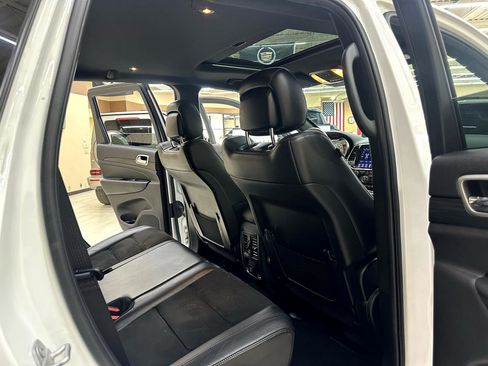 Used 2019 Jeep Grand Cherokee Altitude image 40