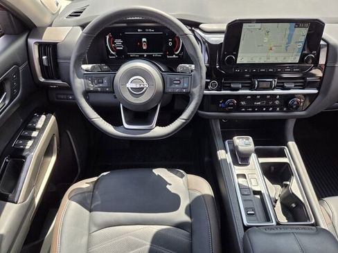 Used 2024 Nissan Pathfinder Platinum FWD image 15