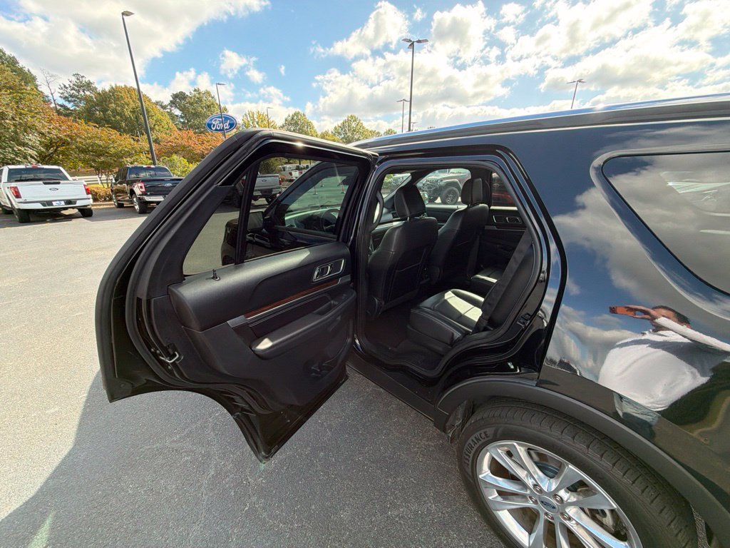 Used 2018 Ford Explorer Limited w/ Equipment Group 301A FWD image 15