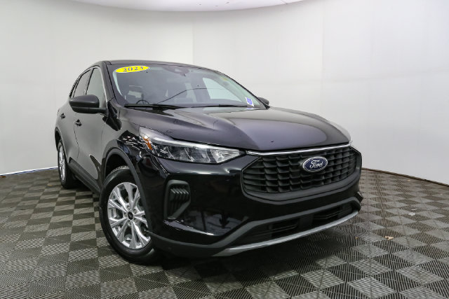 Used 2023 Ford Escape Active w/ Cold Weather Package FWD image 3
