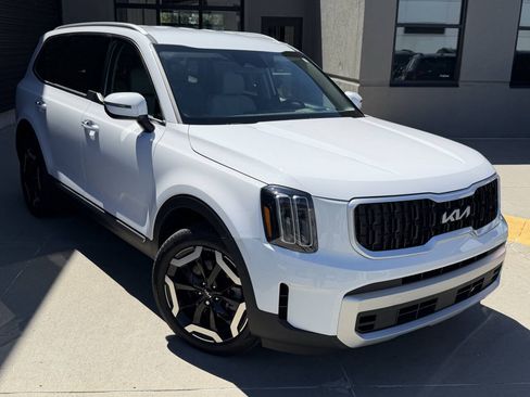 Used 2023 Kia Telluride S AWD/4WD image 5