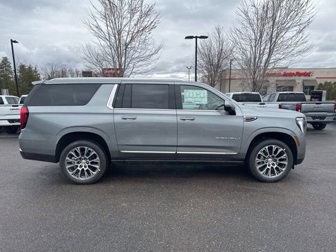 New 2026 GMC Yukon XL Denali w/ Denali Reserve Package AWD/4WD image 6