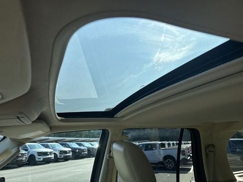 Used 2015 Lincoln Navigator 4WD w/ Equipment Group 101A Reserve image 22