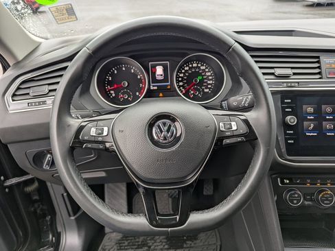 Used 2020 Volkswagen Tiguan SE w/ Panoramic Sunroof Package image 13