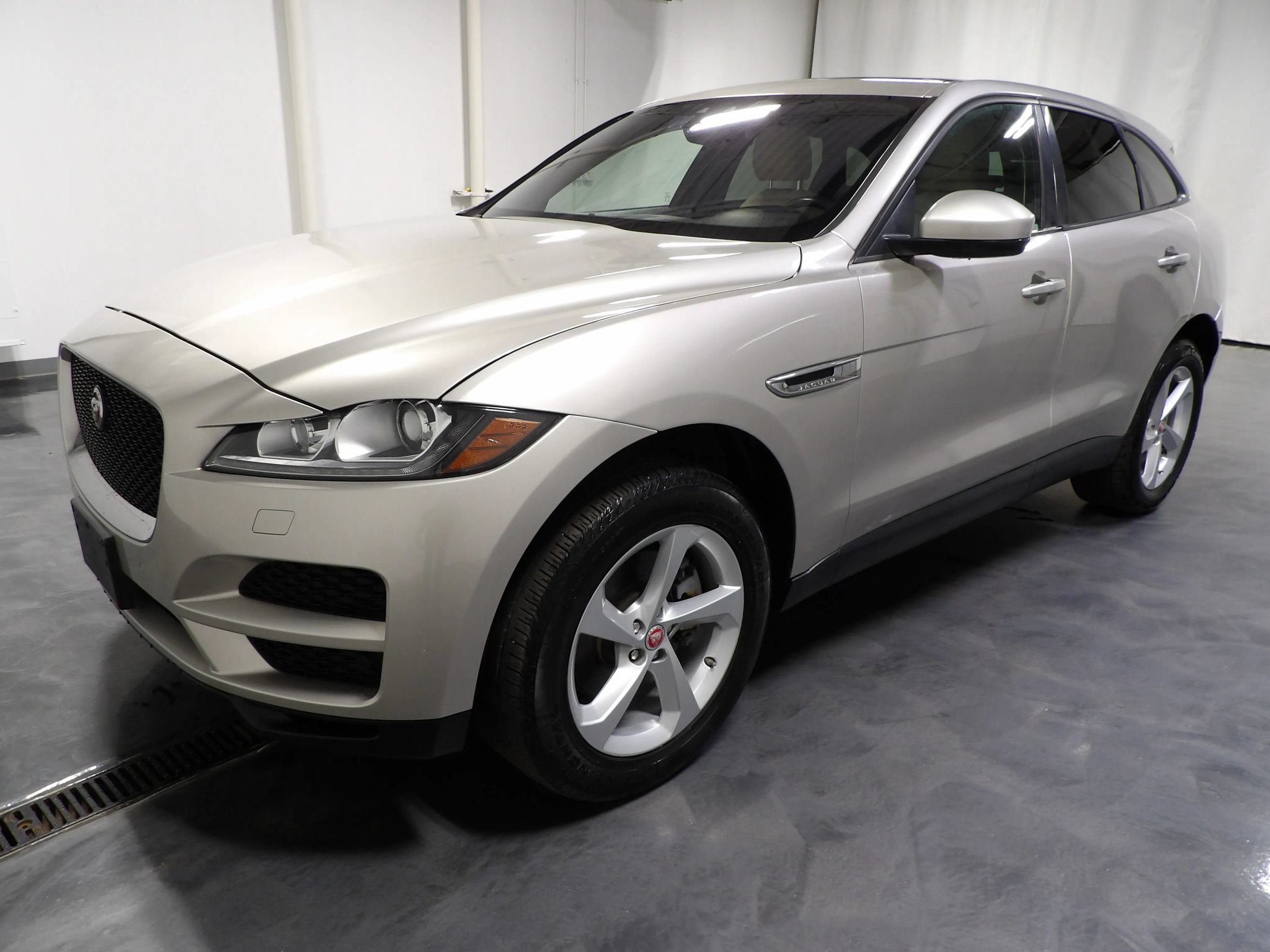 Used 2017 Jaguar F-PACE Premium AWD/4WD image 5