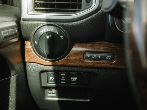 Used 2016 Nissan Titan Platinum Reserve image 19