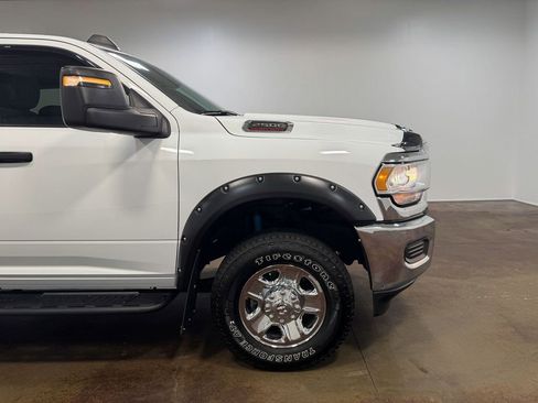 Used 2024 RAM 2500 Tradesman w/ Chrome Appearance Group image 32
