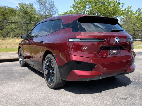 Used 2024 BMW iX xDrive50 w/ Sport Package AWD/4WD image 9