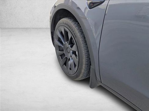 Used 2023 Tesla Model Y Long Range image 10