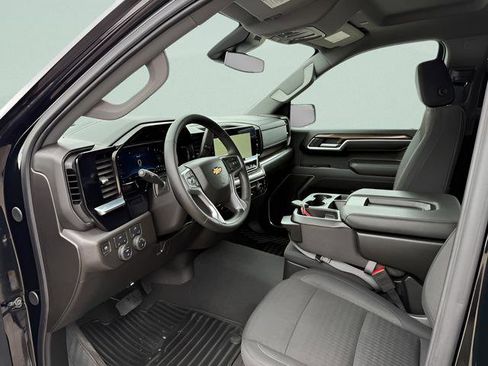 Used 2025 Chevrolet Silverado 1500 LT AWD/4WD image 4