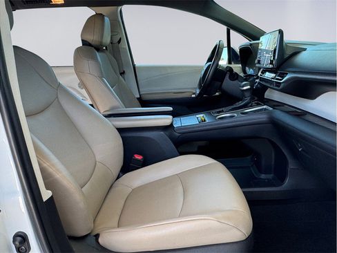 Used 2021 Toyota Sienna XLE w/ XLE Plus Package FWD image 20