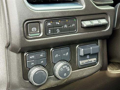 Used 2021 Chevrolet Suburban Premier image 21