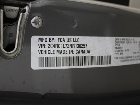 Used 2022 Chrysler Pacifica Touring-L FWD image 48