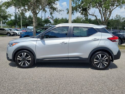 Used 2019 Nissan Kicks SR w/ SR Premium Package FWD image 9