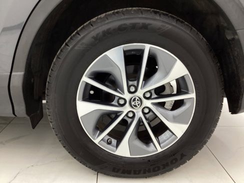 Used 2018 Toyota RAV4 LE image 43