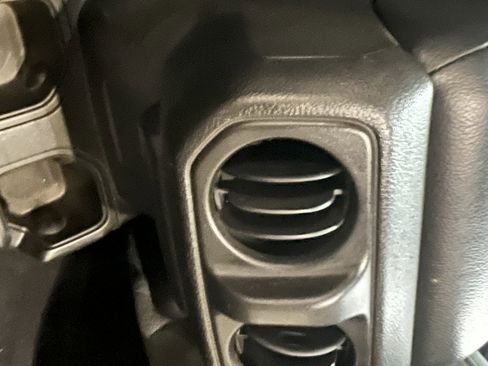 Used 2020 Jeep Wrangler Sport image 12