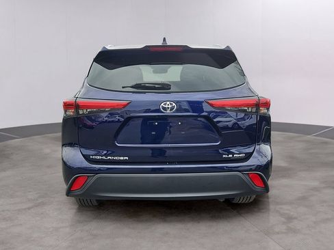 Used 2022 Toyota Highlander XLE AWD/4WD image 5