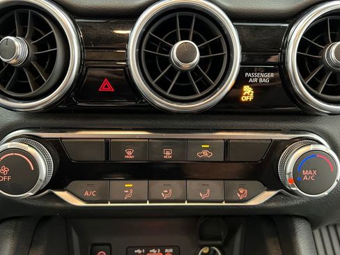 Used 2025 Nissan Sentra SV image 44