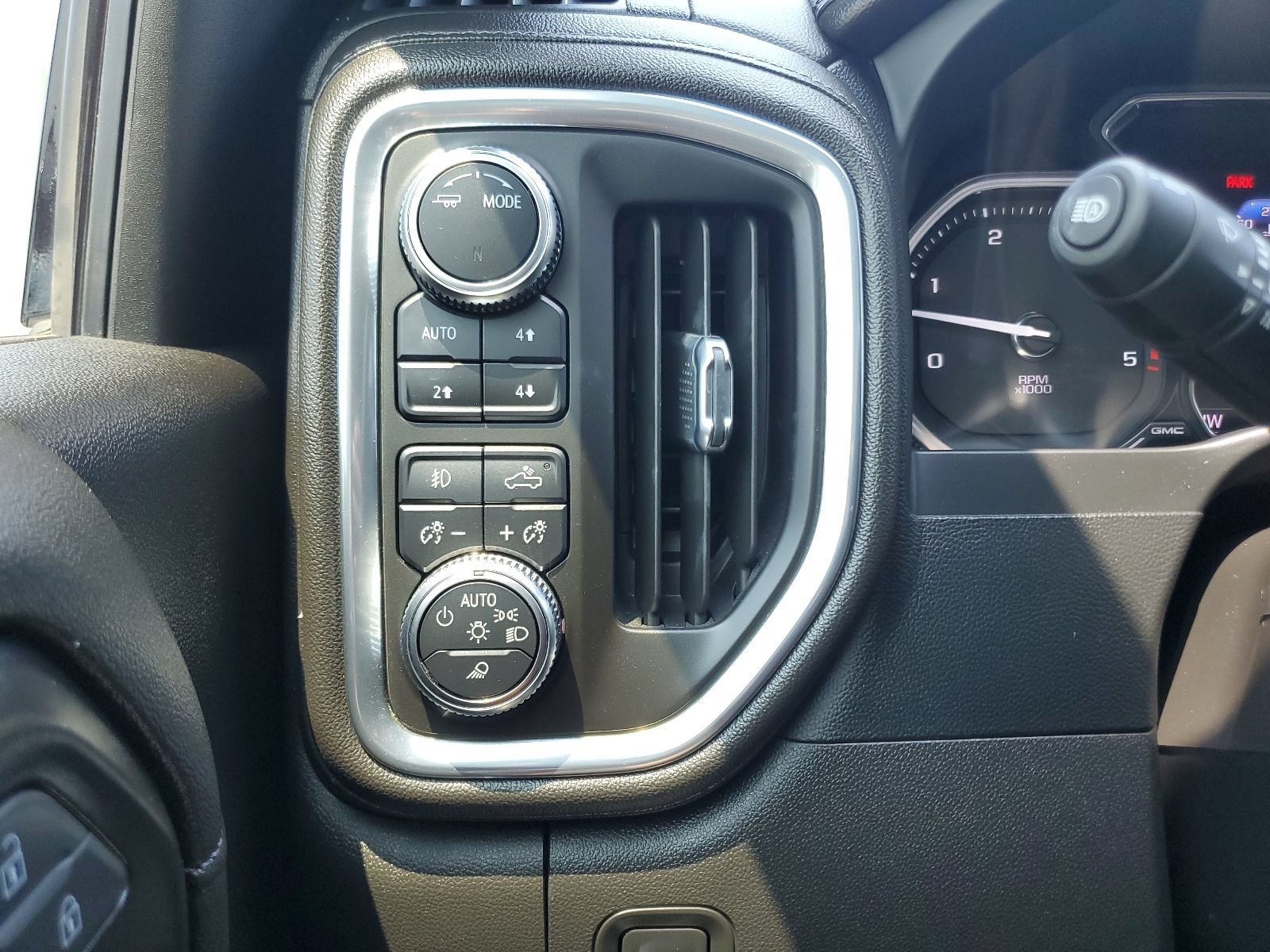 Used 2022 GMC Sierra 3500 Denali AWD/4WD image 31