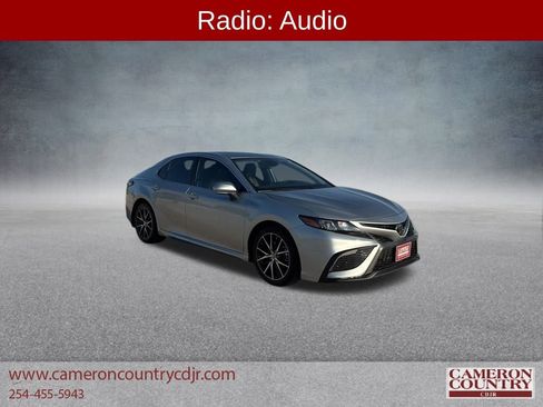 Used 2024 Toyota Camry SE image 1