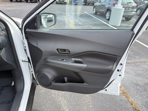 New 2025 Nissan Kicks Play S image 19