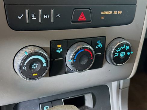 Used 2014 Chevrolet Traverse LS image 22