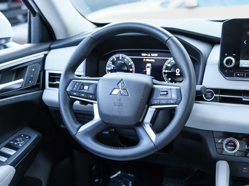 Used 2023 Mitsubishi Outlander SEL FWD image 21