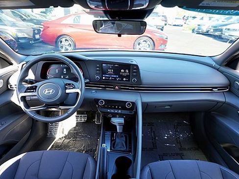 Used 2025 Hyundai Elantra Sport FWD image 17