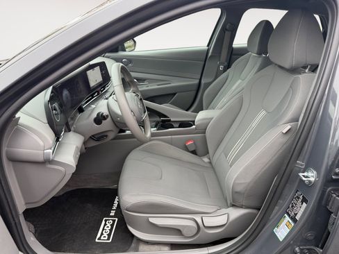 Used 2023 Hyundai Elantra SEL w/ Convenience Package image 10