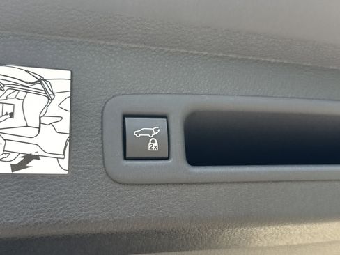 Used 2024 Toyota Sienna XSE image 19