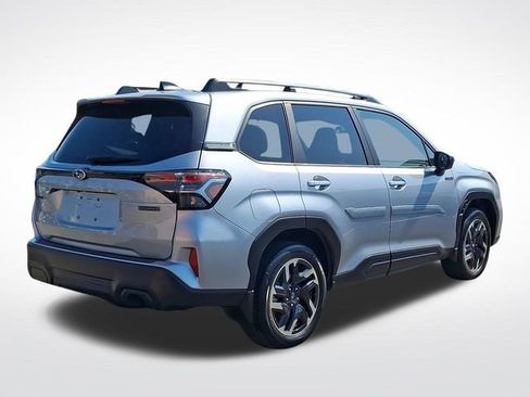Used 2025 Subaru Forester Premium AWD/4WD image 6