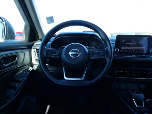 Used 2024 Nissan Rogue S image 20