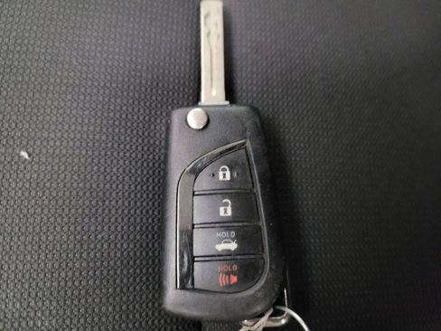 Used 2021 Toyota Corolla LE image 32