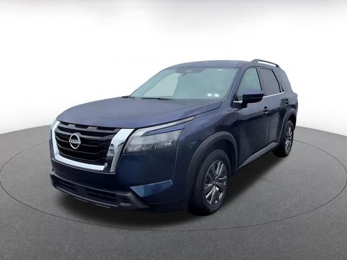 Used 2025 Nissan Pathfinder SV FWD image 6
