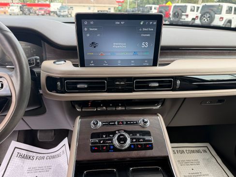 Used 2022 Lincoln Aviator Grand Touring w/ Equipment Group 301A AWD/4WD image 17