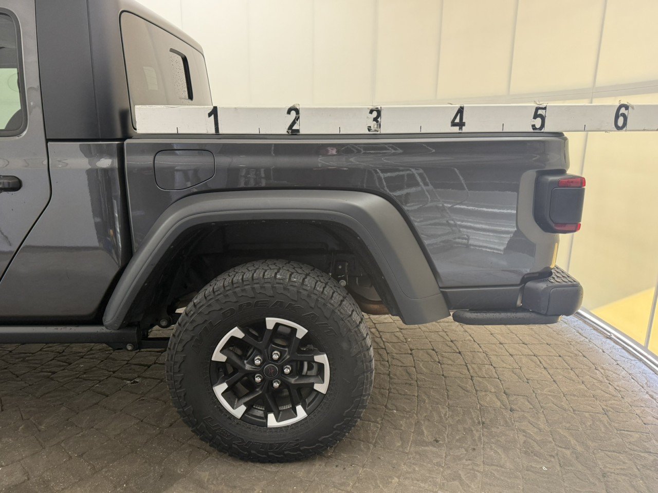 Used 2026 Jeep Gladiator Rubicon AWD/4WD image 5