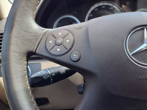 Used 2009 Mercedes-Benz C 300 Sedan image 17