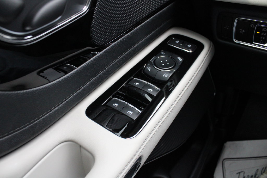 New 2027 Lincoln Aviator AWD image 7