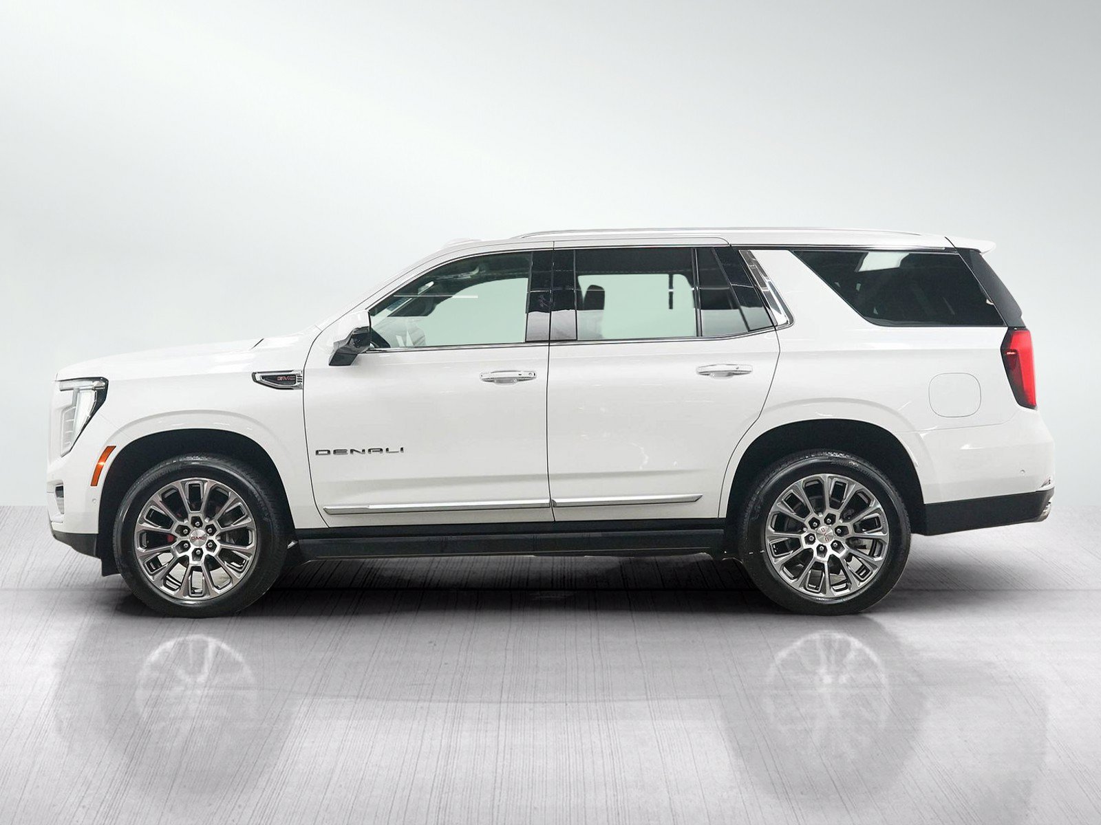 Used 2025 GMC Yukon Denali w/ Sun & Power Step Package AWD/4WD image 2